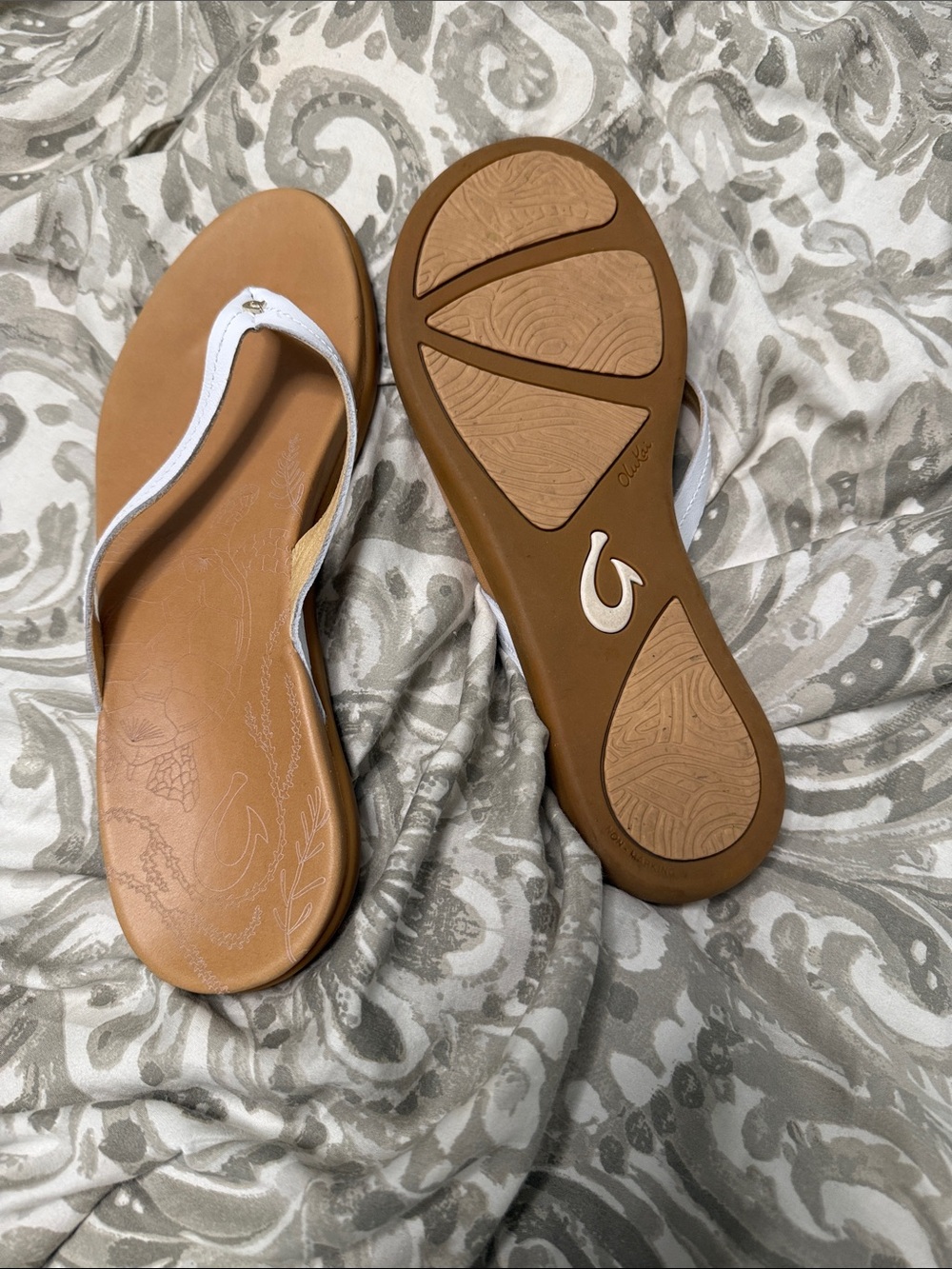 OluKai White Strap Tan Footbed Flip Flop Sandals